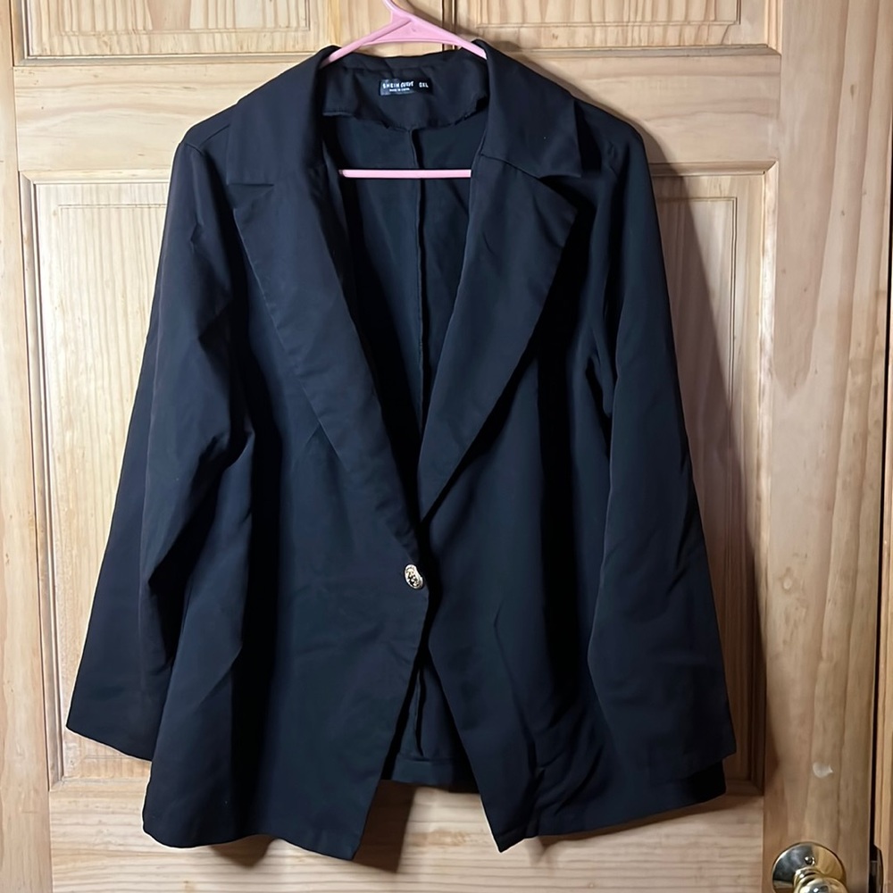*LAST CHANCE! Donating 4/7* Shein Blazer
